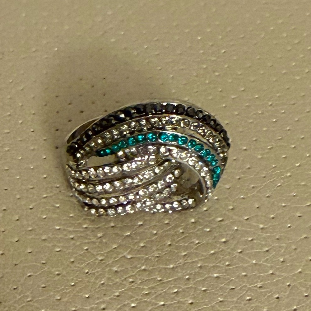 Cache Elegant Silver And Green Statement Ring - image 8